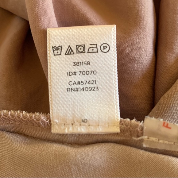 Ann Taylor LOFT - Light Plum Henley Shell w/ Gathered Drape Shoulders - Sz. SP - Picture 4 of 5